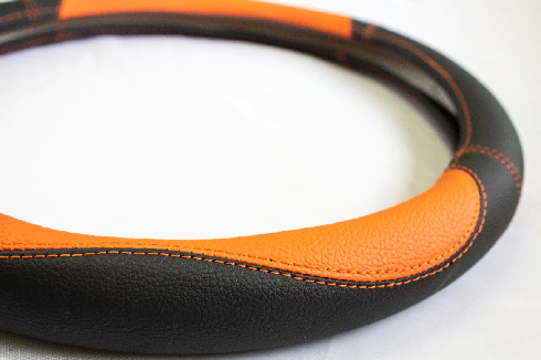 CUBRE VOLANTE MILO 38CM NEGRO C/NARANJA - ACCESORIOS - IAEL