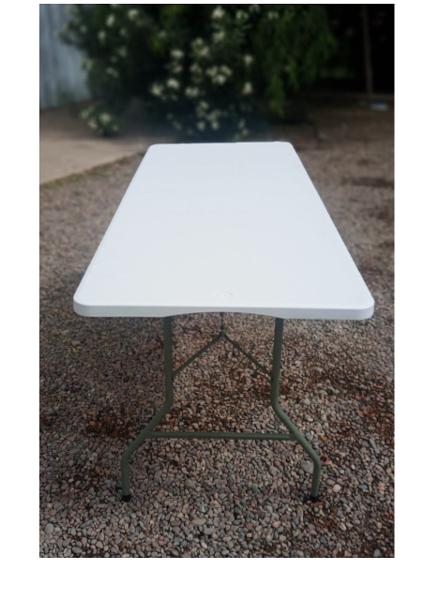 MESA PLEGABLE DE CAMPING PLASTICA BLANCA de alta resistencia con Ca�os Y Traba Tipo Valija - 1.80 m x 0.70 m x 0.74 m