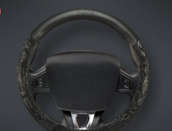 CUBRE VOLANTE AUTO 37-39 NEGRO-NEGRO REPTIL QKL